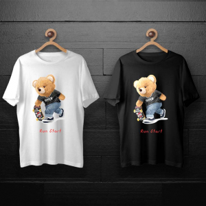 طرح لایه باز خرس تدی با اسکیت برد و تیشرت مشکی برای چاپ روی انواع تیشرت